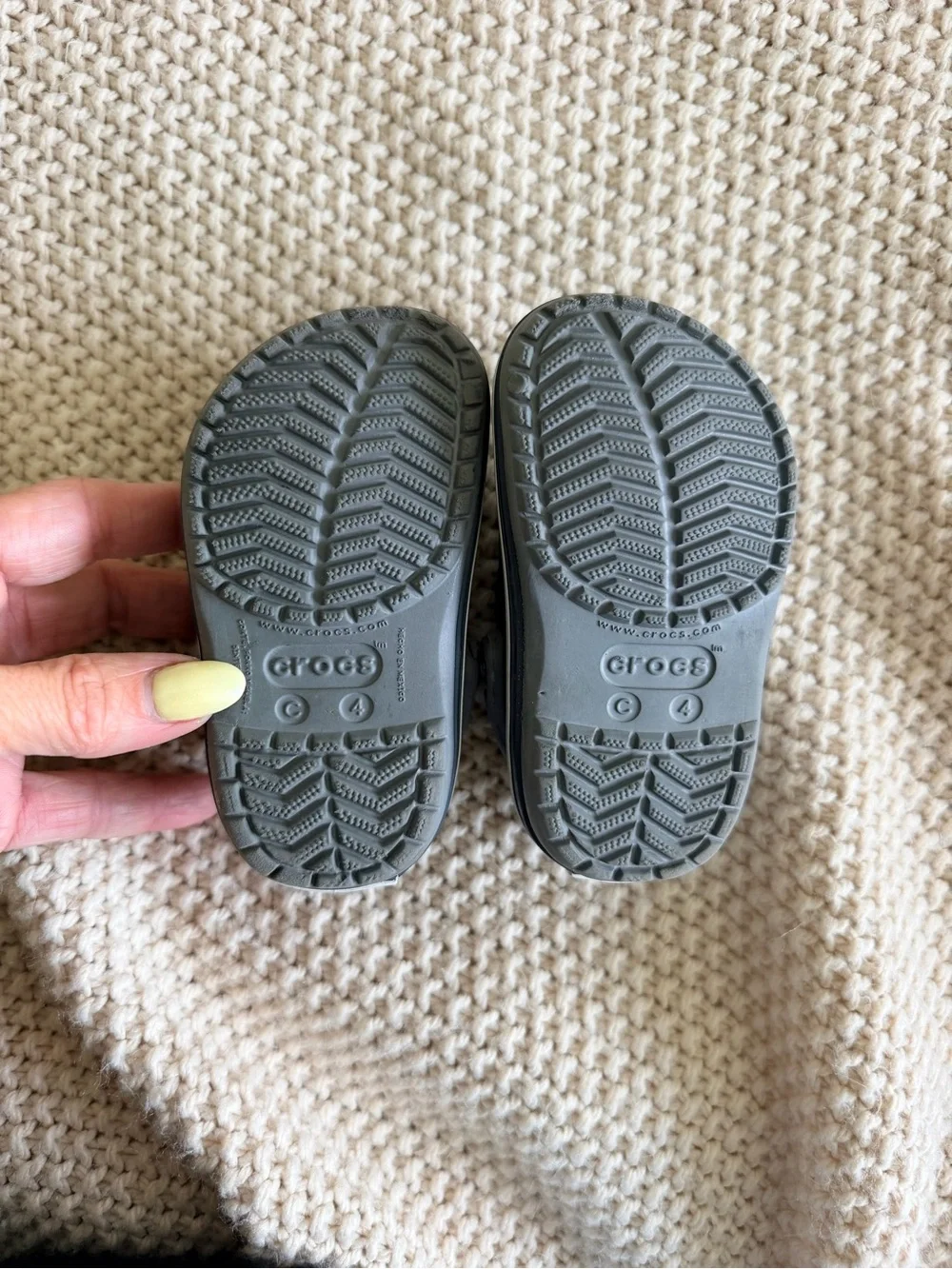 🩶 Crocs Classic Clog — C4